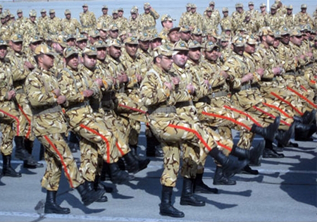 رژه یگان‌های نمونه ارتش با حضور رئیس‌جمهور آغاز شد