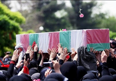 پیکر طلبه شهید تازه تفحص شده در محله 17شهریور تهران تشییع شد