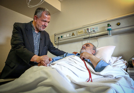 تصاویر/ عیادت رئیس شورای شهر از جانبازان بستری در بیمارستان