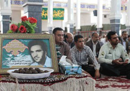 برگزاری آئین رونمایی از سنگ مزار شهید صالحی در ابرکوه