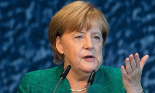 Merkel Agrees to Limit Number of Refugees Entering Germany