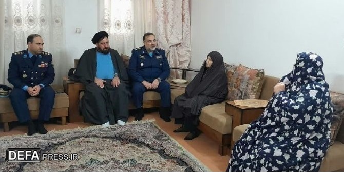 دیدار فرمانده نیروی هوایی ارتش با خانواده شهیدان «سامانی» و «قلعه‌جوقی»