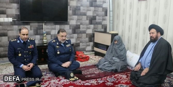 دیدار فرمانده نیروی هوایی ارتش با خانواده شهیدان «سامانی» و «قلعه‌جوقی»