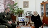 وزیر دفاع با خانواده شهید فکوری دیدار کرد