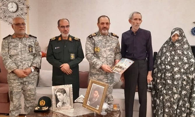 دیدار جانشین رئیس ستاد کل نیرو‌های مسلح با خانواده شهید «فخیمی»