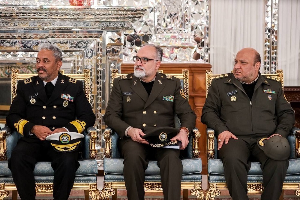 دیدار نوروزی رئیس مجلس شورای اسلامی و جمعی از فرماندهان ارتش و سپاه+ تصاویر