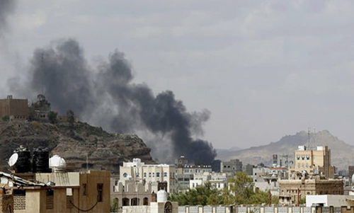 استشهاد أسرة يمنية في «حجة» بغارة لطيران العدوان السعودي
