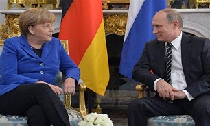 Putin, Merkel Agree to Try to Return Russian Observers to East Ukraine