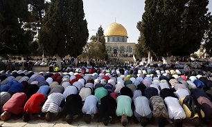 25,000 Palestinians Attend Friday Prayers in Al-Aqsa Mosque despite Restrictions