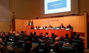 Iran FM meets with Italian businesspersons, entrepreneurs in Rome