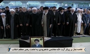 Ayatollah Khamenei Leads Ritual Prayers at Expediency Council Chairman’s Funeral