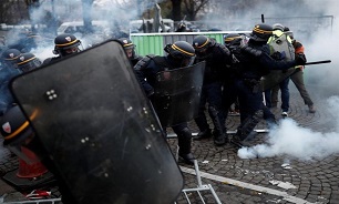 French Police Labor Union Goes on Strike ahead of Saturday Yellow Vests Protests