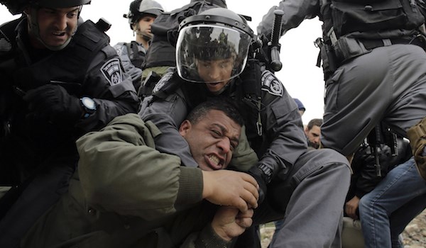 Israeli Forces Arrest 12 Worshippers in Al-Aqsa Complex