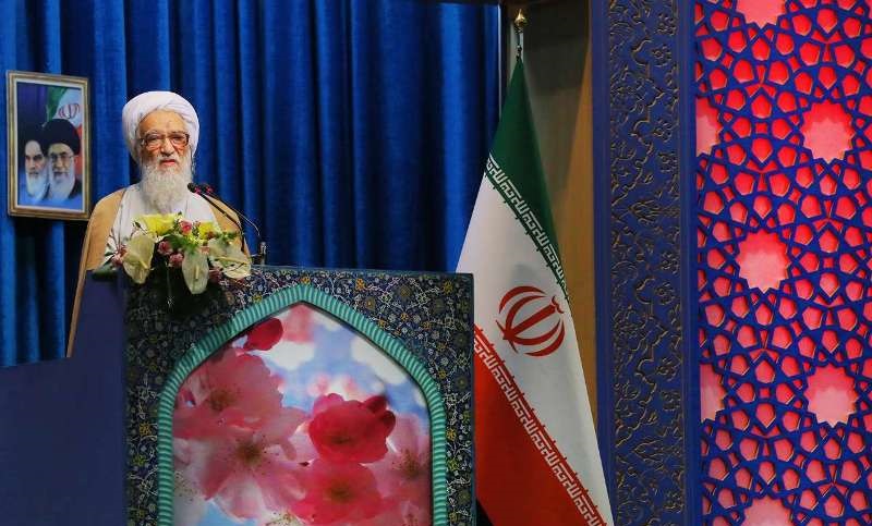 Senior Iranian cleric urges gov't to change its economic team