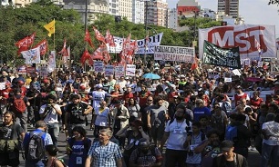 Tens of Thousands March in Argentina against Macri's Austerity