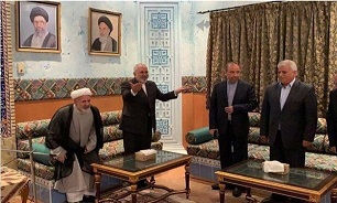 FM Zarif meets with Iranian businesspersons in Oman