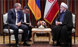 Iran, Armenia Sign 2 MoUs to Boost Economic Ties