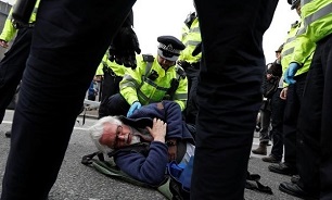 Number of Arrests in London's Climate 'Rebellion' Rally Surpasses 400