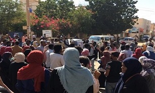 Sudan Security Forces Try to Break Up Protest outside Defense Ministry
