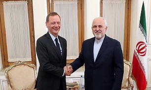 Macron’s Top Adviser Meets with Iran’s Zarif