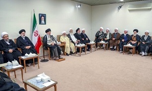 Leader meets with members of Assembly of Experts