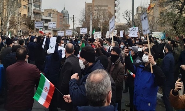 People in Iran's Azerbaijan Gather in Front of Turkish Consulate to Protest at Erdogan’s Remarks