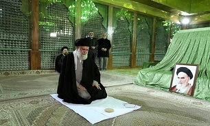 Leader pays tribute to Imam Khomeini on anniv. of Islamic Revolution