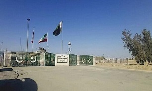 Pakistan reopens borders with Iran