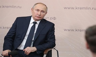 Putin to Hold Meeting by Video-Conference after Contact with Coronavirus Doctor