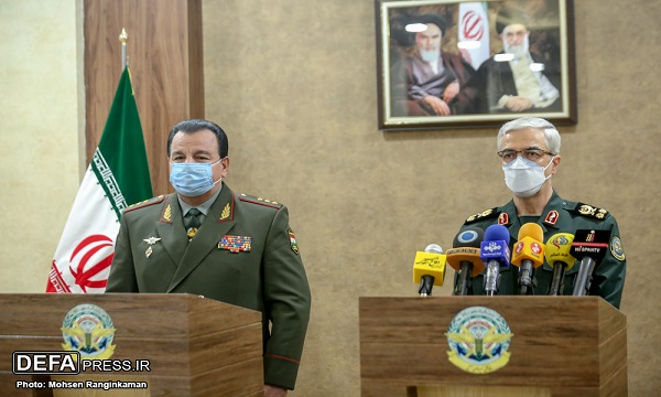 Tajik MoD meets with Iran's top military cmdr.