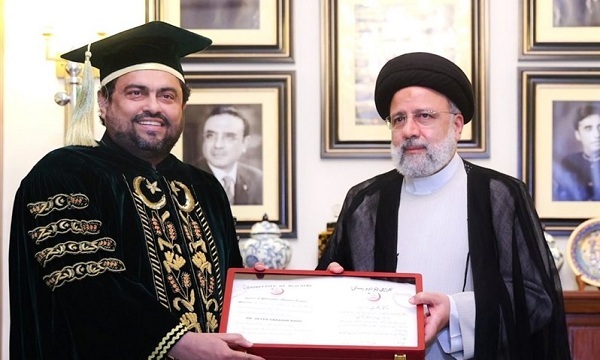 عطای مدرک دکترای افتخاری دانشگاه کراچی به رئیس جمهور